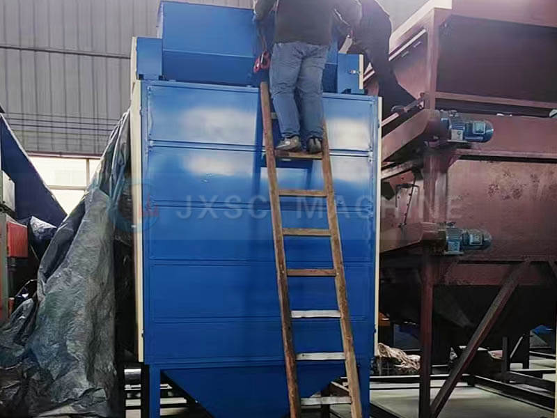 Arc plate electrostatic separator